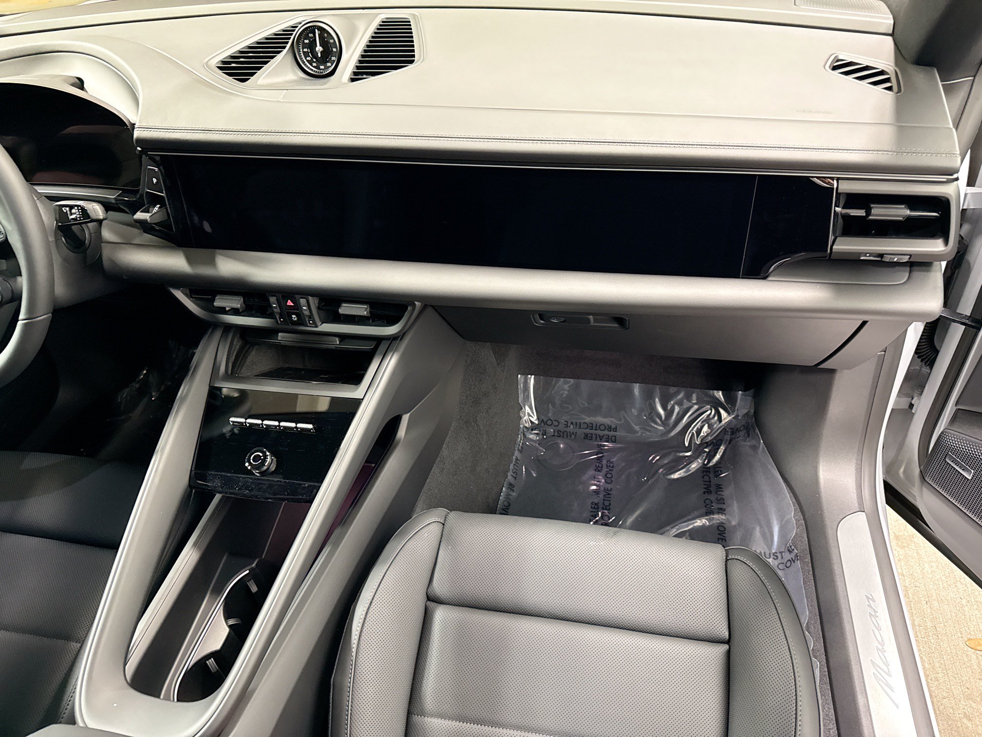 Certified 2026 Porsche Macan Electric RWD image 18