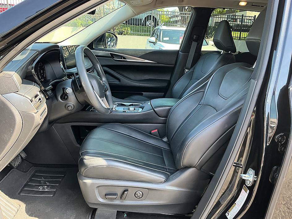 Used 2023 INFINITI QX60 Luxe w/ Cargo Package FWD image 12