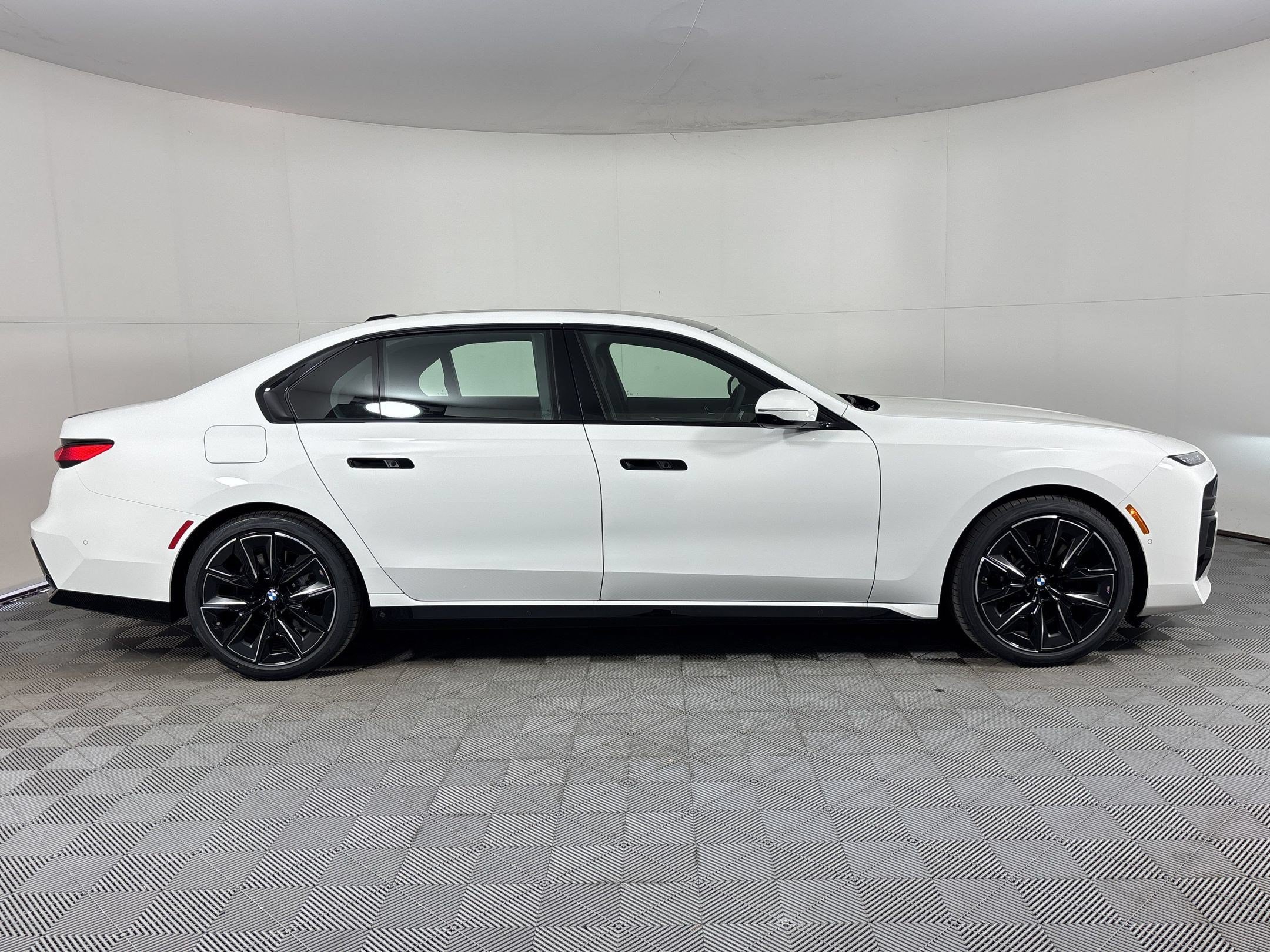 Used 2026 BMW 740i xDrive w/ Executive Package AWD/4WD image 8