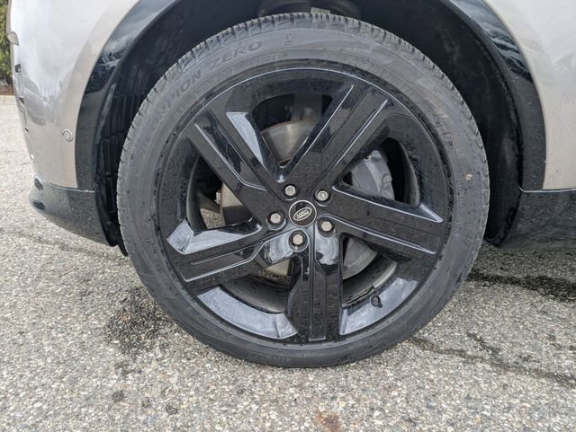 Used 2025 Land Rover Discovery Dynamic SE image 21