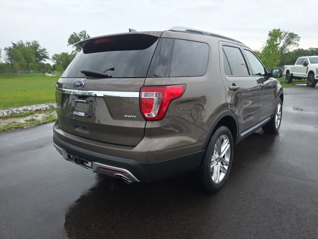 Used 2016 Ford Explorer XLT w/ Equipment Group 202A AWD/4WD image 8