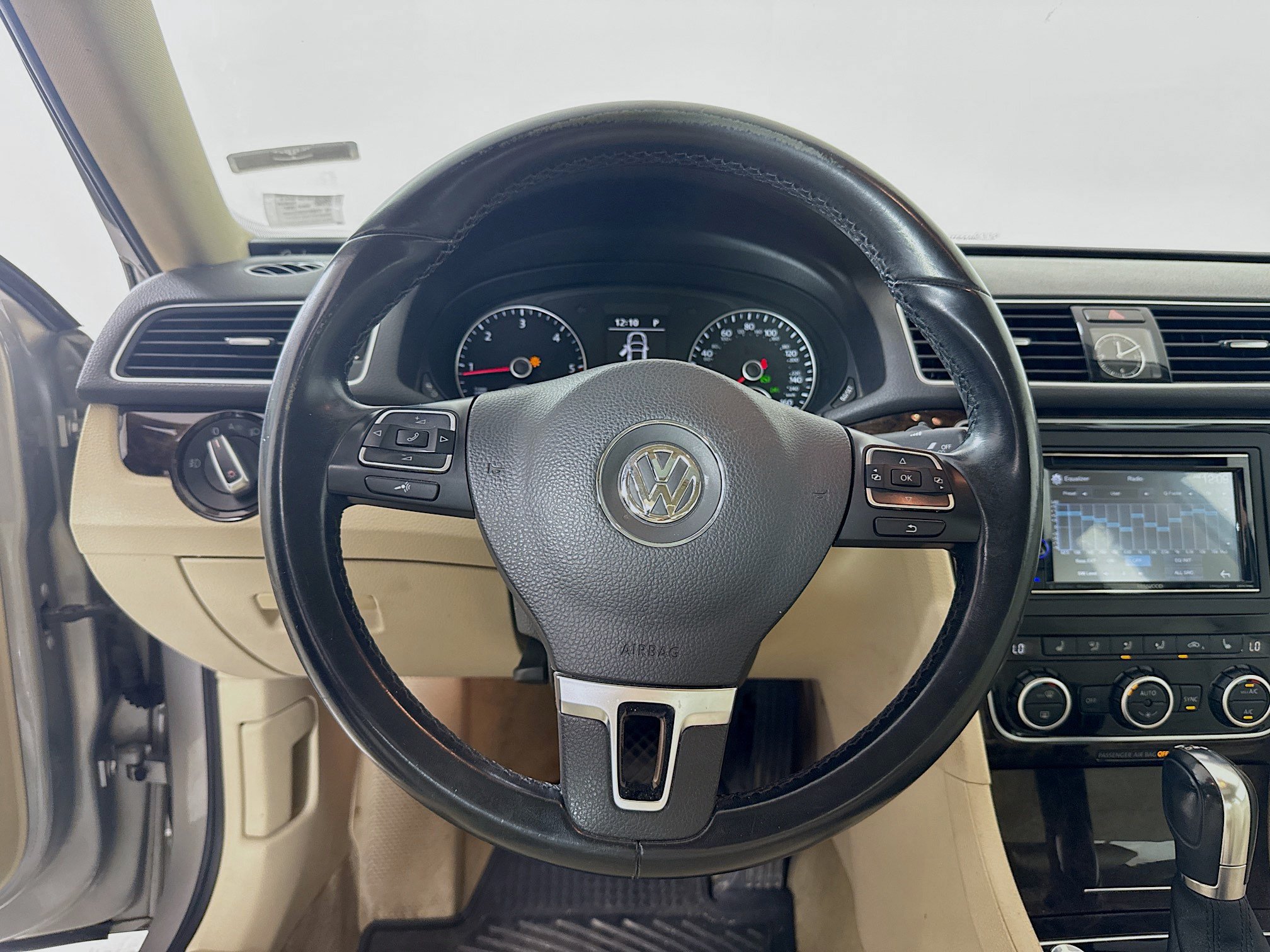 Used 2014 Volkswagen Passat TDI SEL Premium FWD image 12