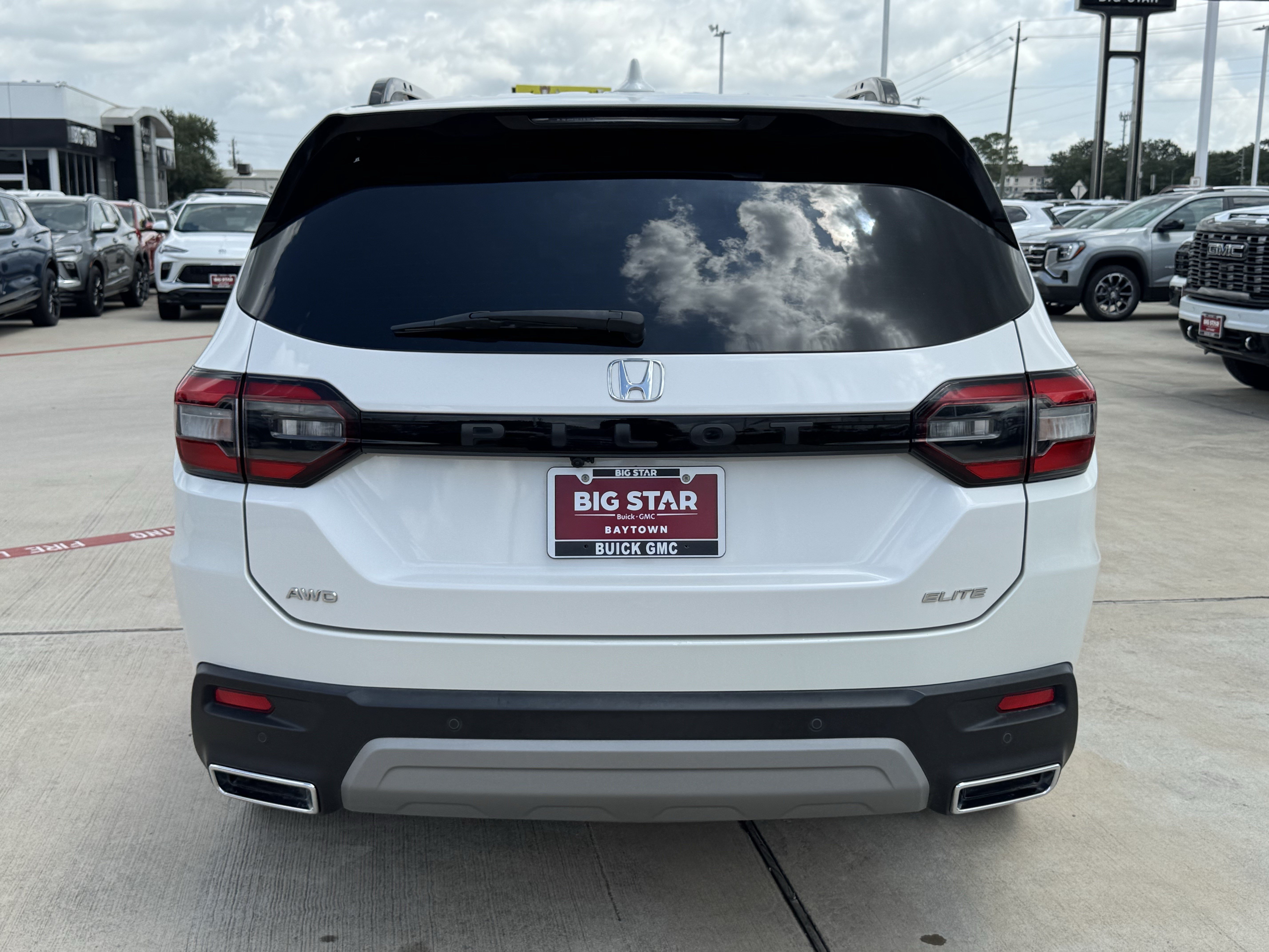 Used 2025 Honda Pilot Elite image 6