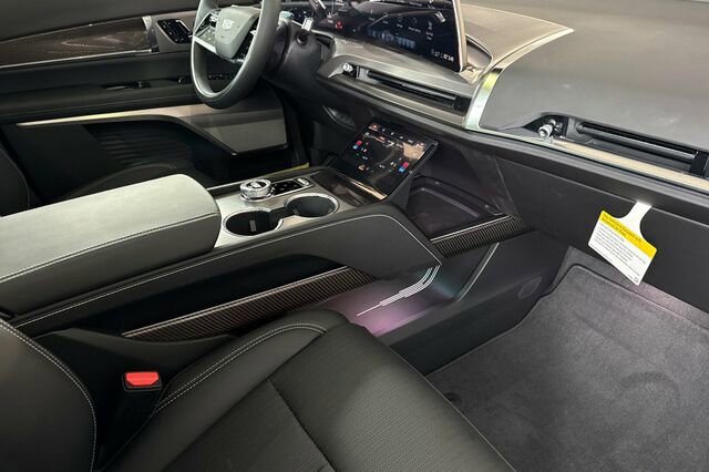 New 2026 Cadillac Vistiq Sport w/ LPO, Floor Liner Package AWD/4WD image 17