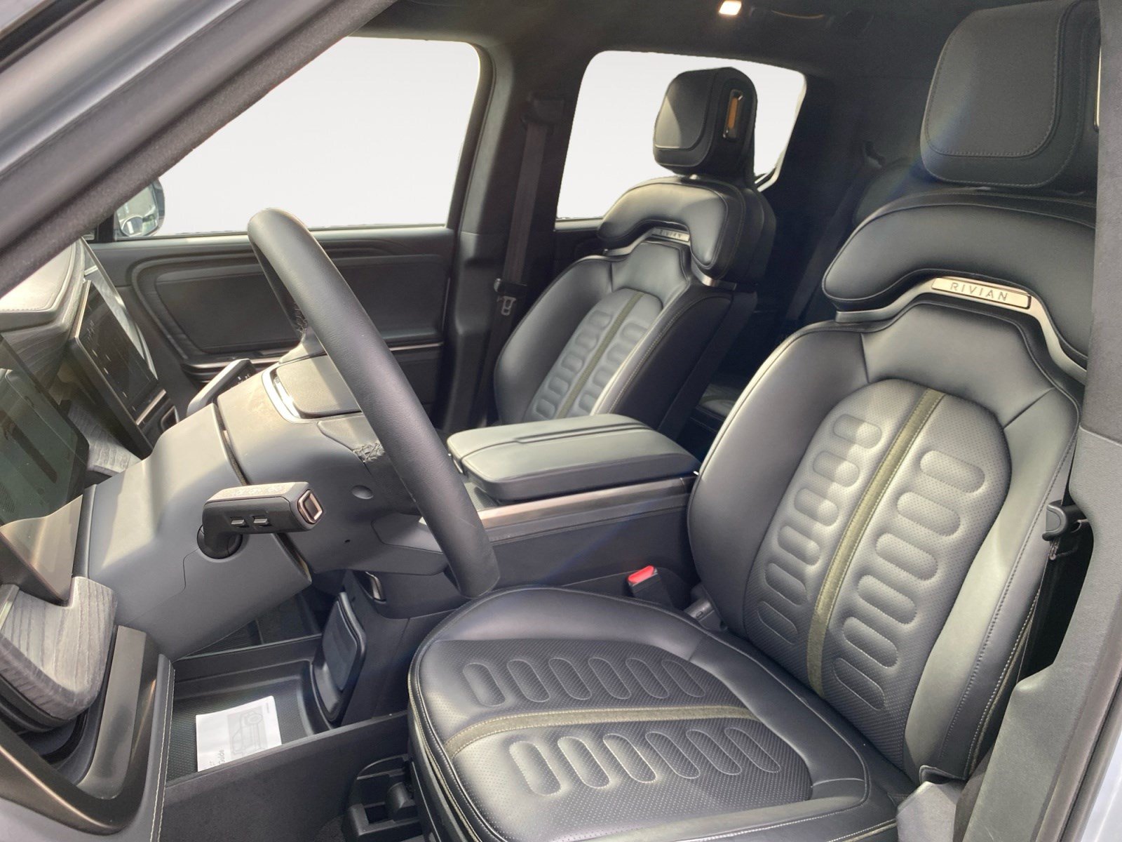Used 2024 Rivian R1T Adventure Dual AWD/4WD image 10