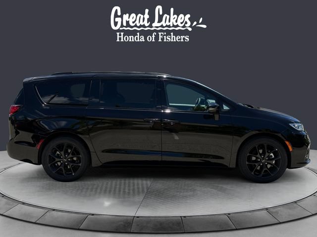 Used 2025 Chrysler Pacifica Limited FWD image 6