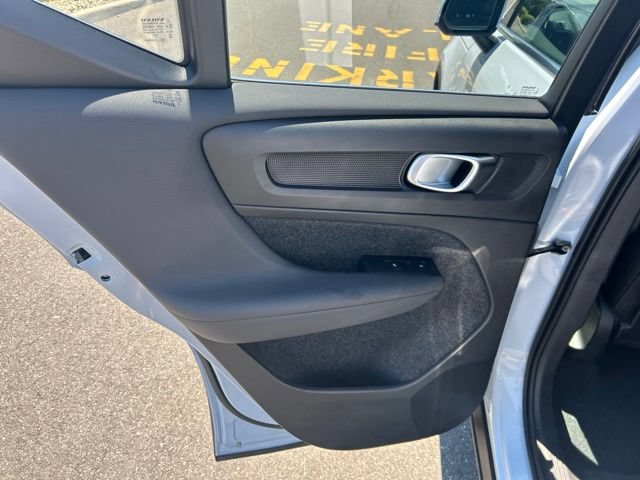 Used 2025 Volvo XC40 B5 Core AWD/4WD image 16