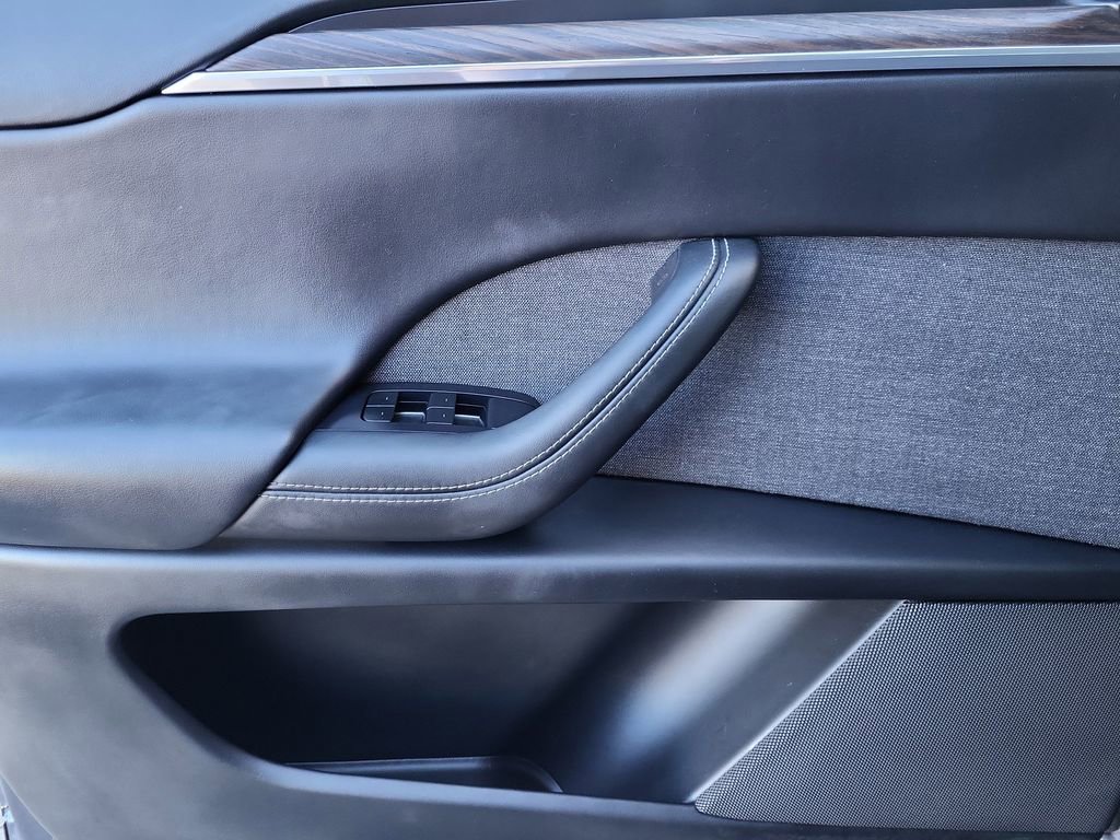 Used 2023 Tesla Model X image 10