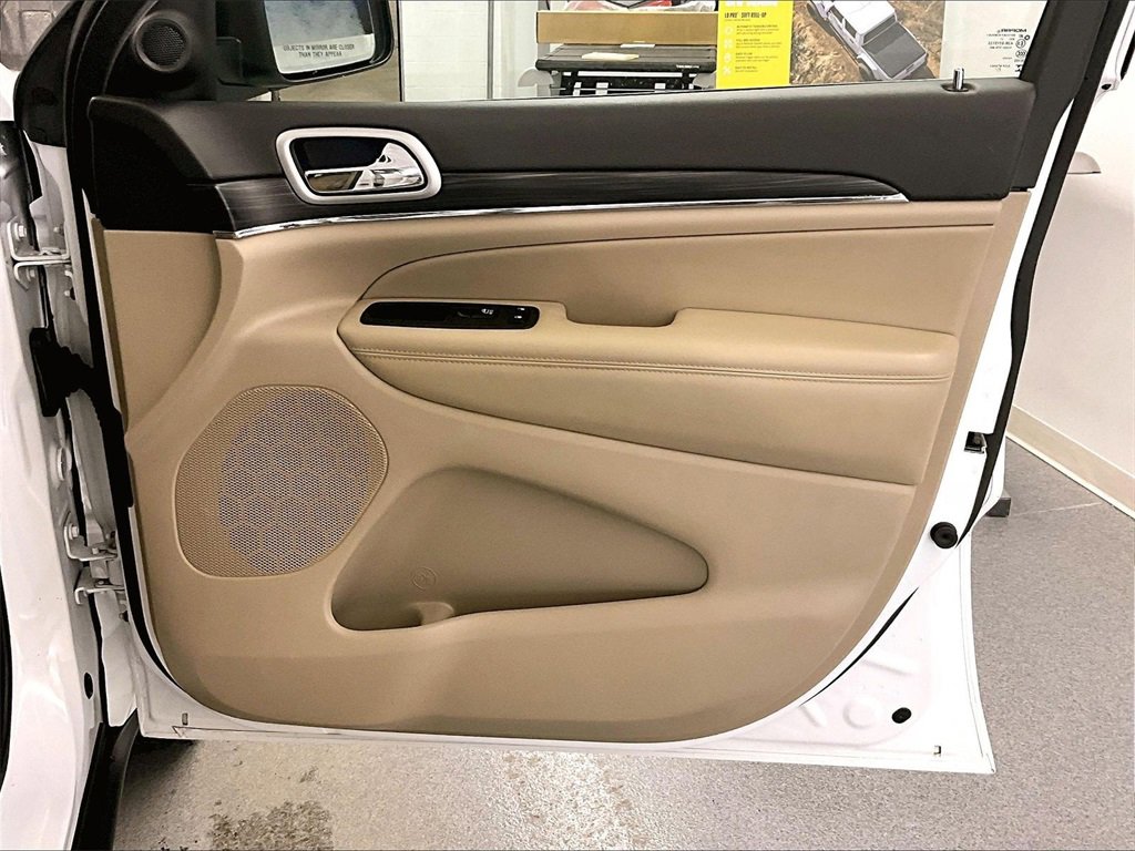 Used 2021 Jeep Grand Cherokee Limited w/ Premium Lighting Group image 12