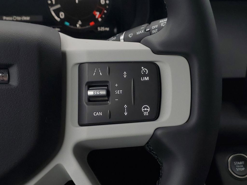 Used 2025 Land Rover Defender 130 X-Dynamic SE image 22