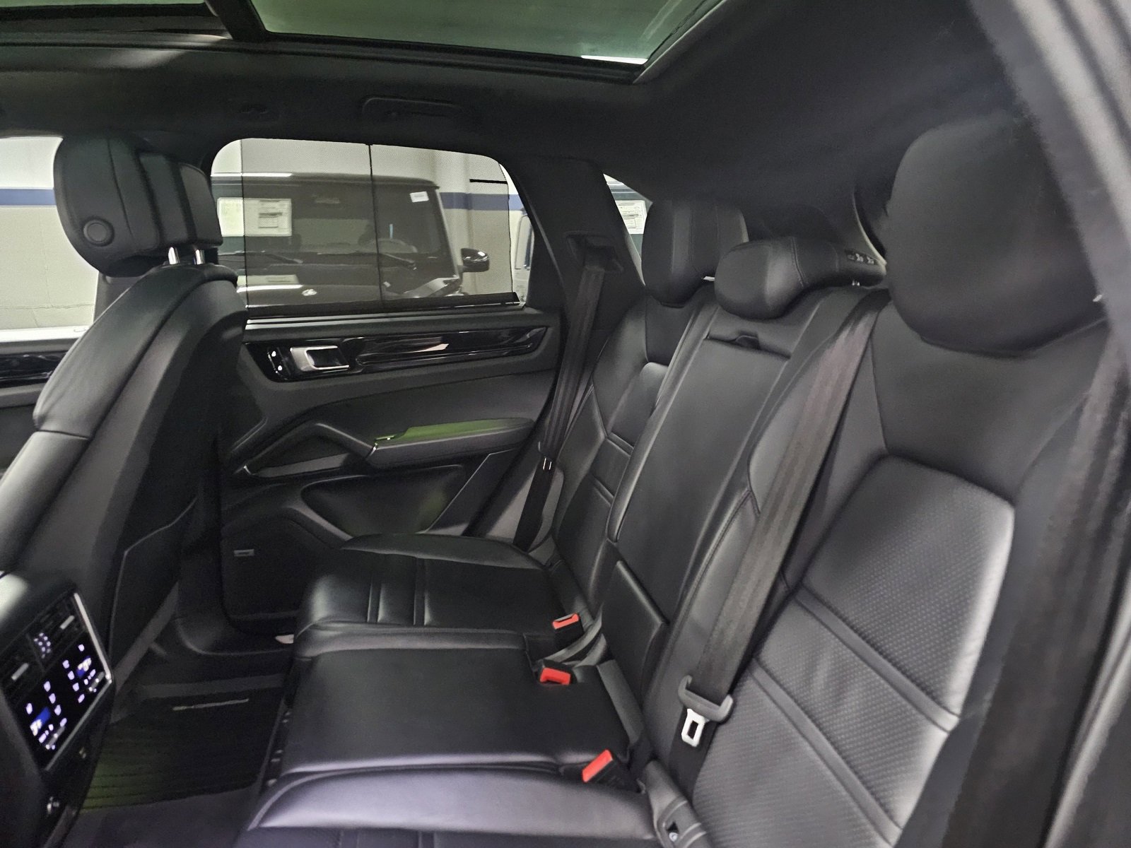 Used 2019 Porsche Cayenne E-Hybrid image 8