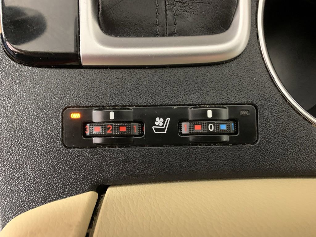 Used 2015 Toyota Highlander Limited w/ Driver Technology Package AWD/4WD image 29