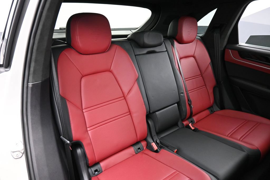 Certified 2025 Porsche Cayenne GTS AWD/4WD image 28