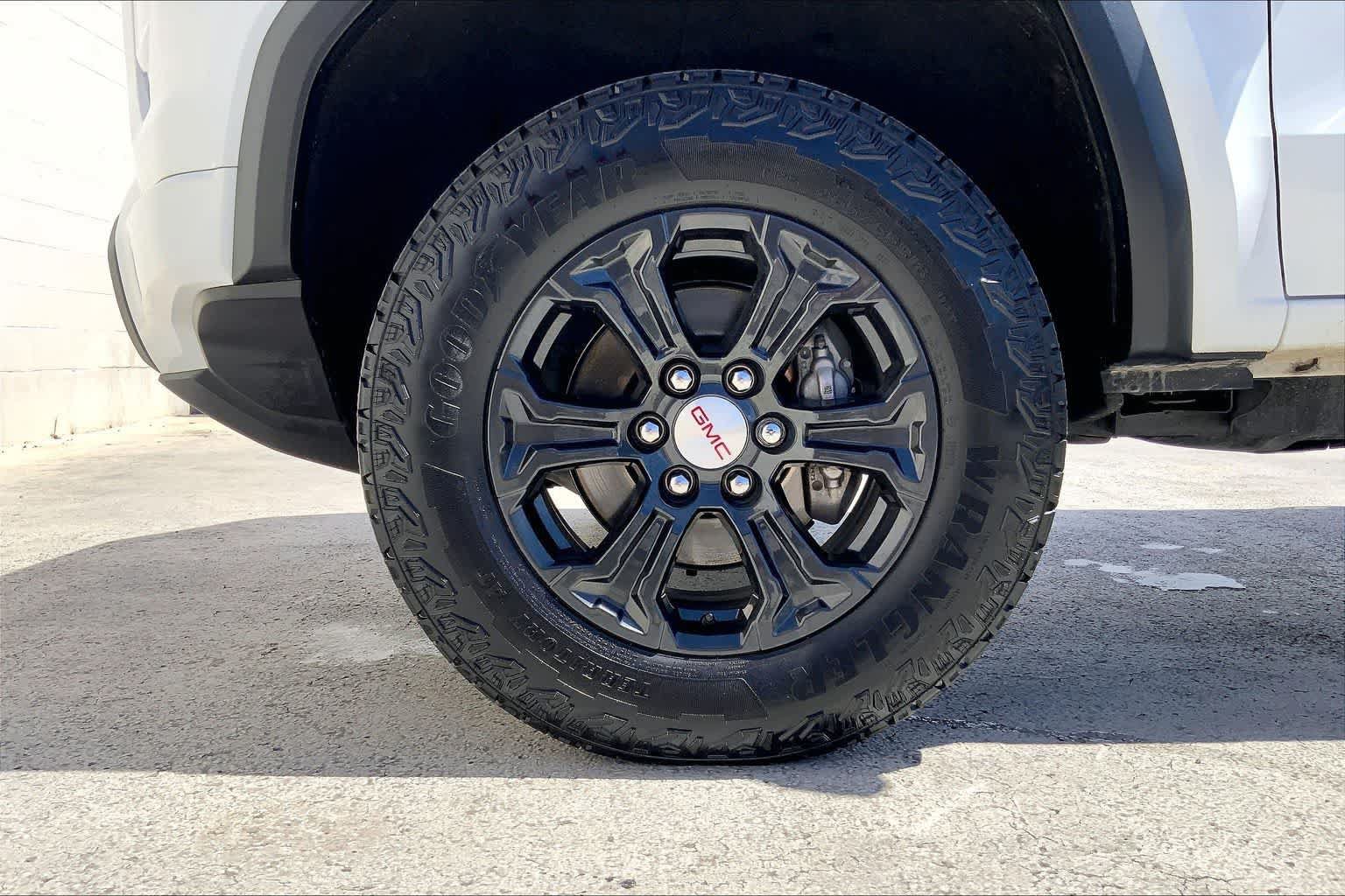 Used 2024 GMC Canyon Elevation w/ Convenience Package RWD image 8