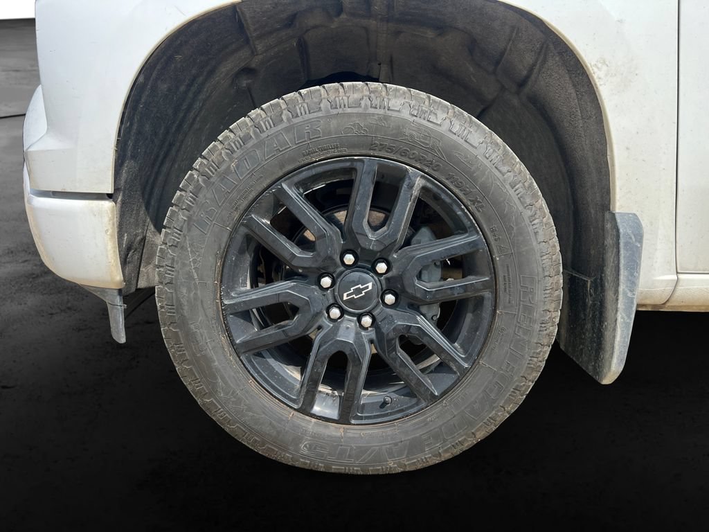 Used 2024 Chevrolet Silverado 1500 RST w/ Z71 Off-Road Package AWD/4WD image 13