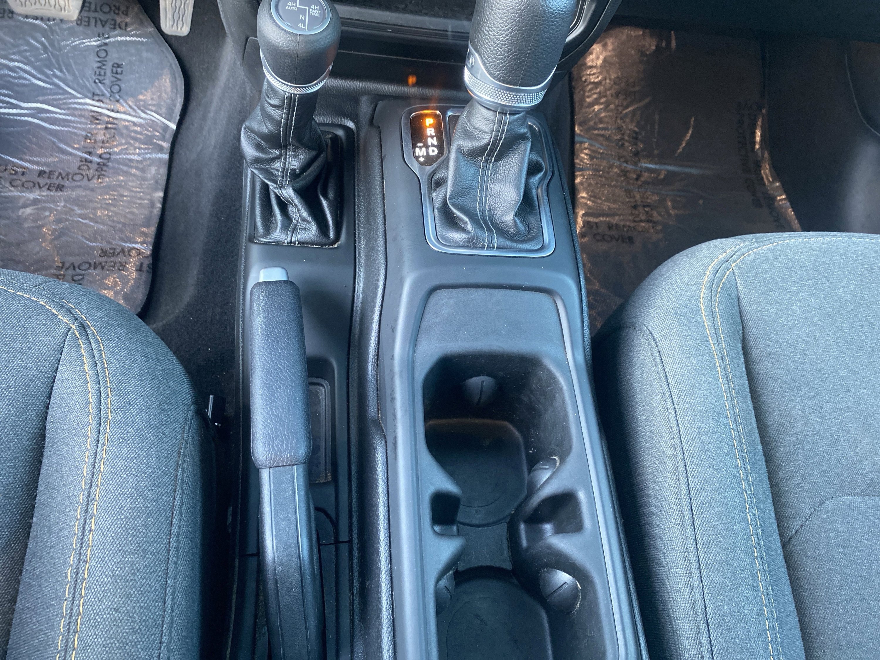 Used 2025 Jeep Wrangler Sahara image 21