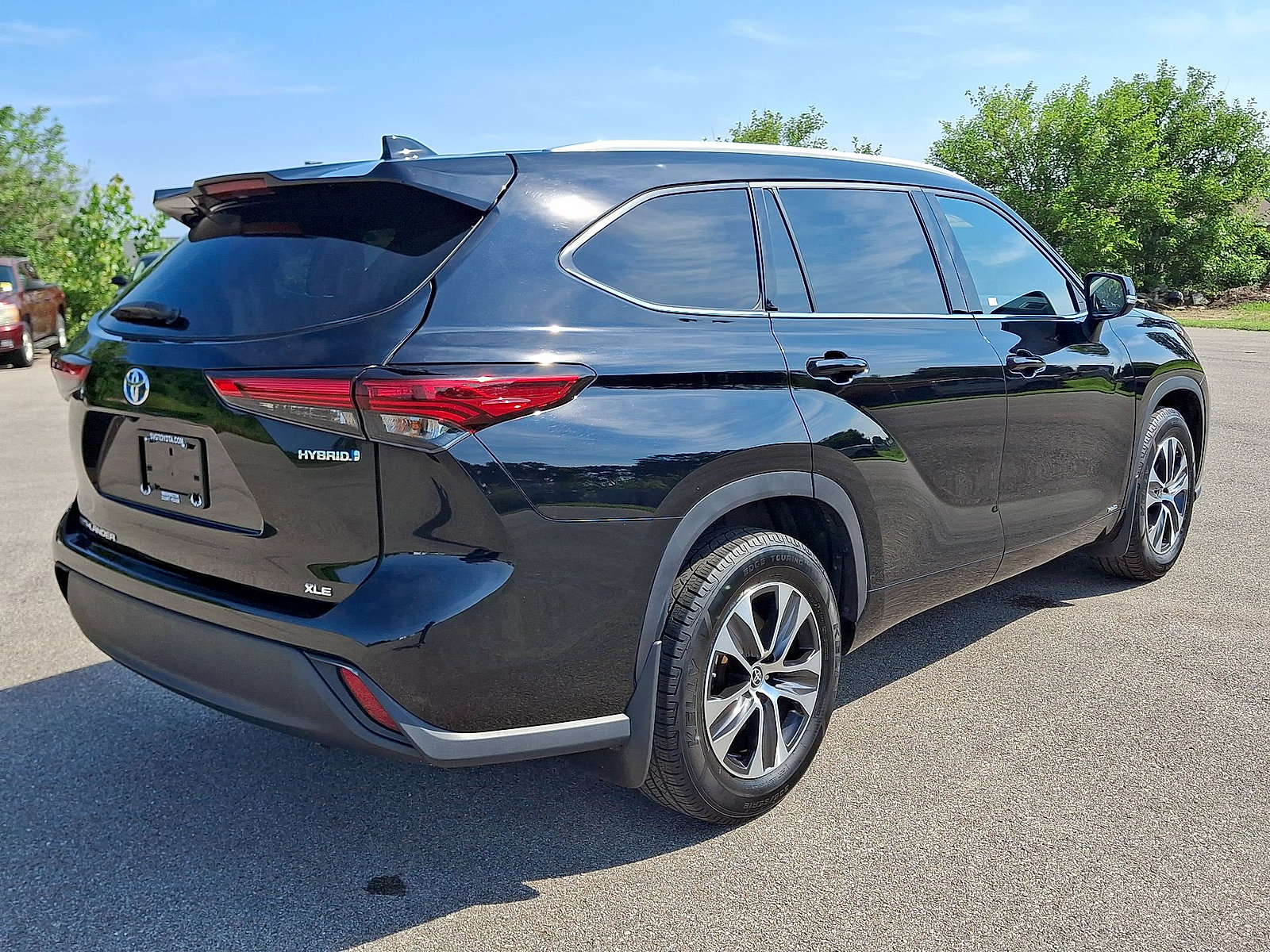 Used 2022 Toyota Highlander XLE AWD/4WD image 25