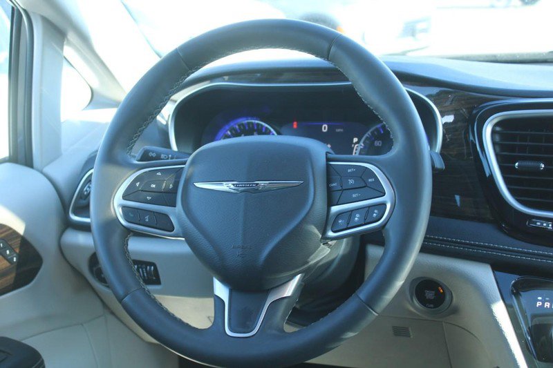 Used 2023 Chrysler Pacifica Limited image 15