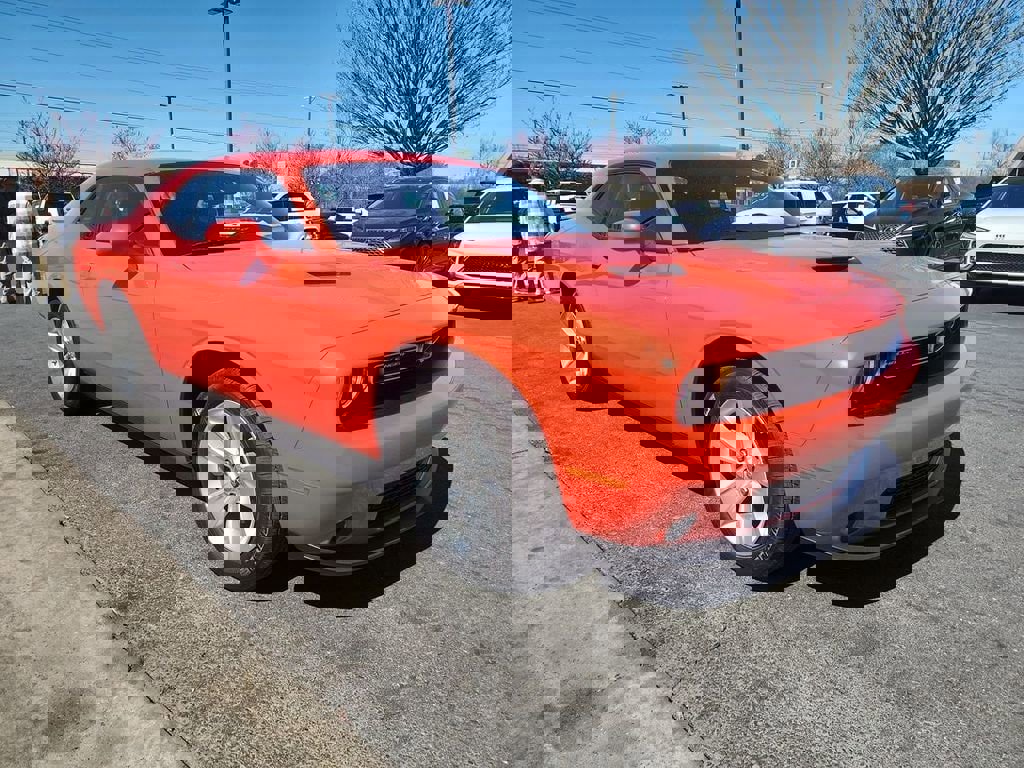 Used 2023 Dodge Challenger SXT image 2