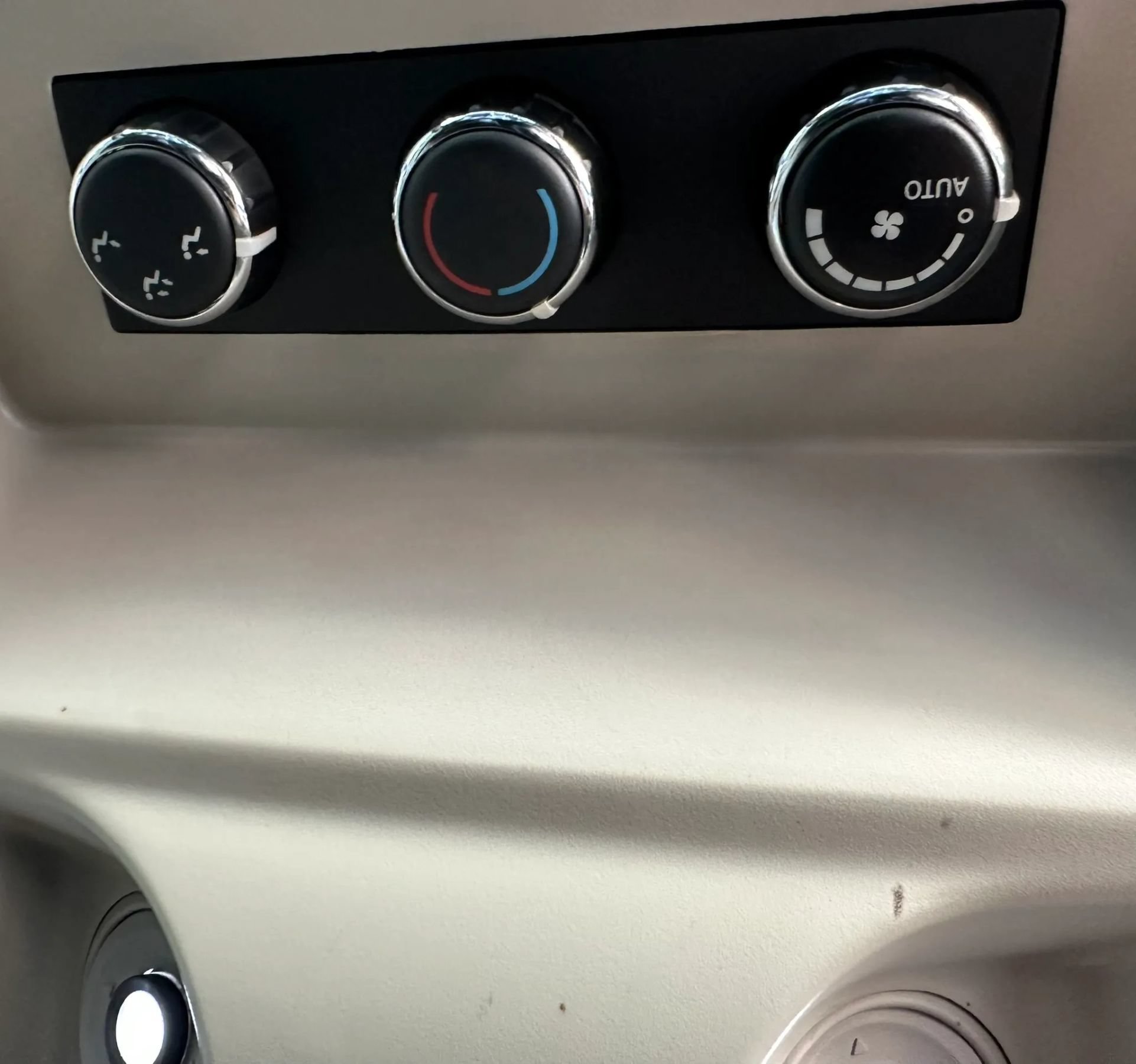 Used 2011 Chrysler Town & Country Touring-L w/ Driver Convenience Group FWD image 23