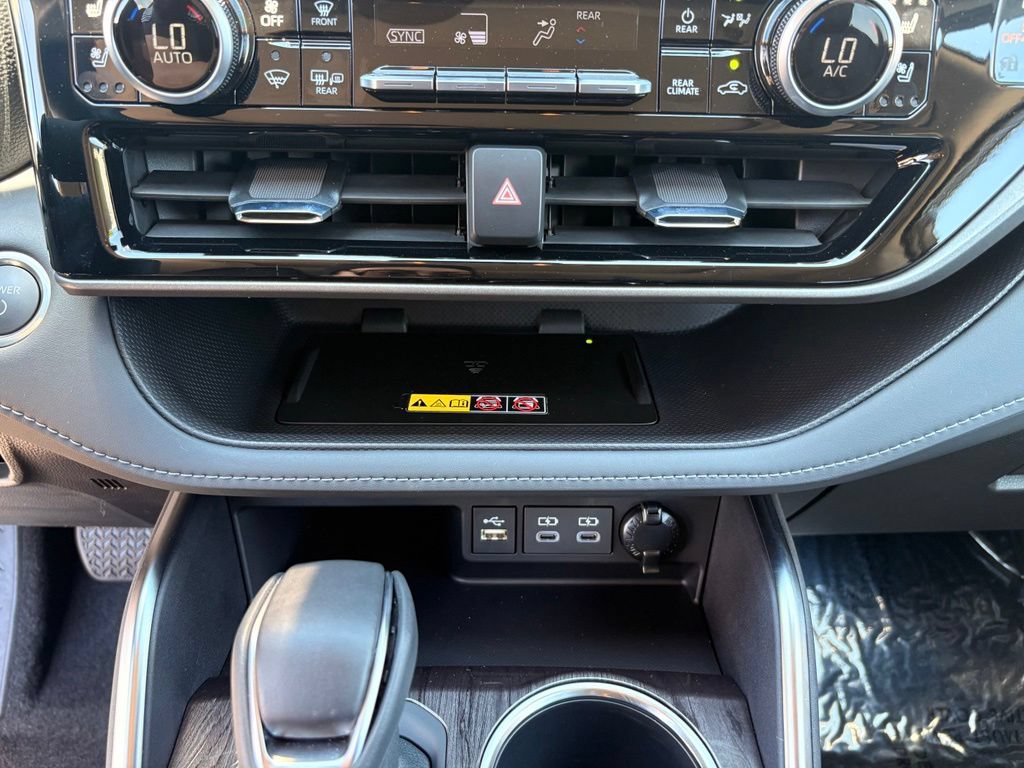 Used 2026 Toyota Highlander Limited AWD/4WD image 18