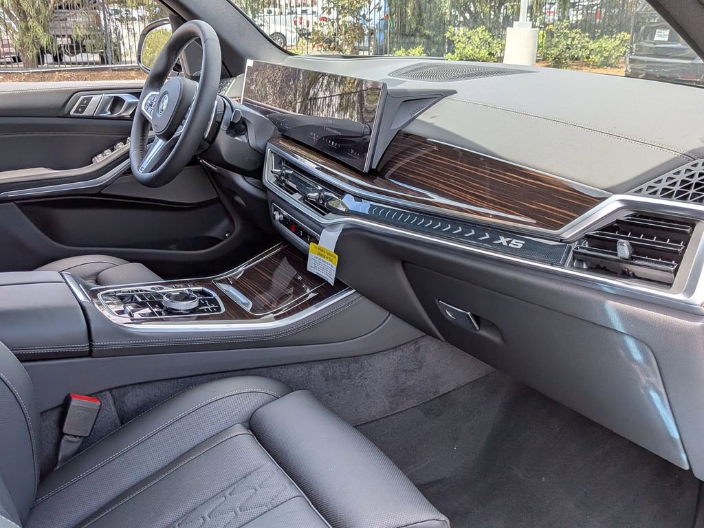 New 2026 BMW X5 xDrive50e image 9
