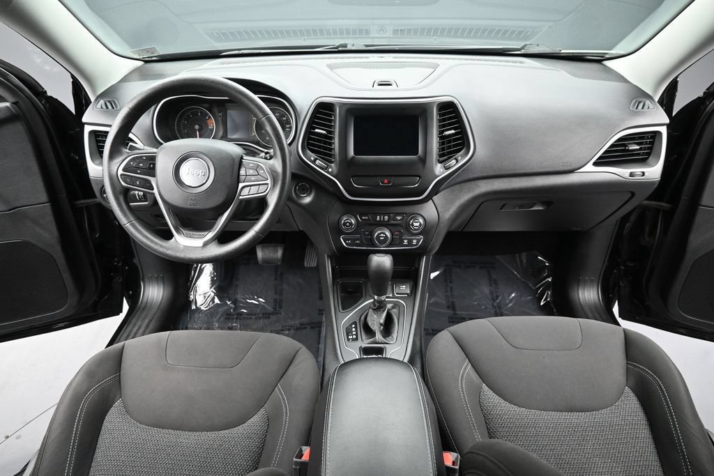 Used 2019 Jeep Cherokee Latitude w/ Popular Appearance Group FWD image 16