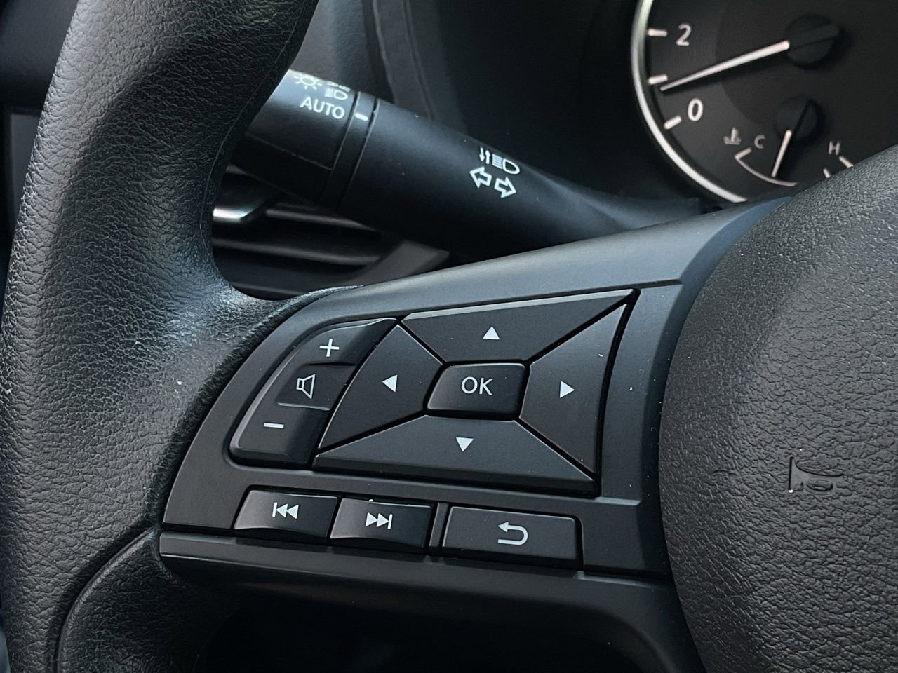 Used 2025 Nissan Sentra S image 22