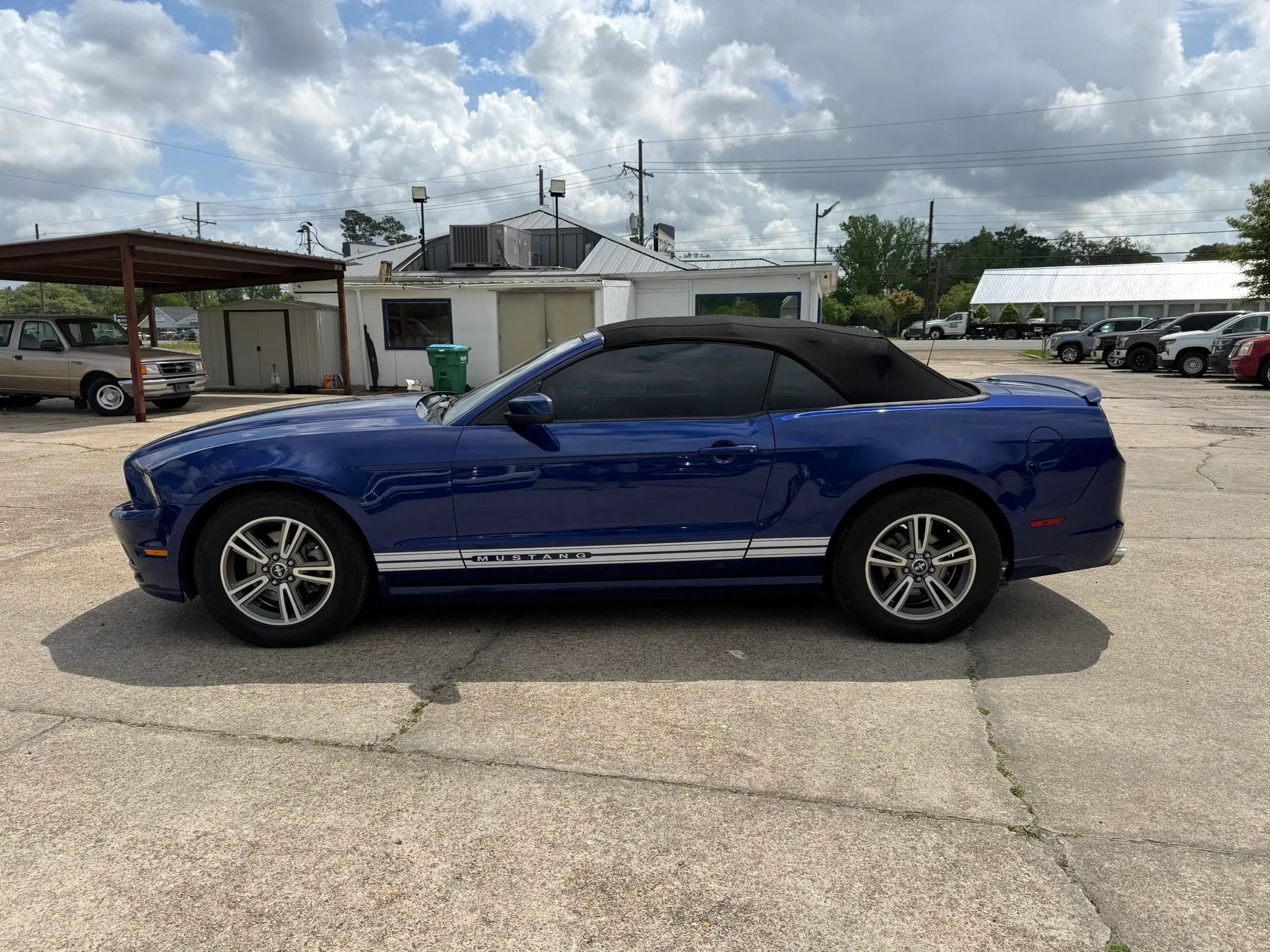Used 2013 Ford Mustang Premium RWD image 2