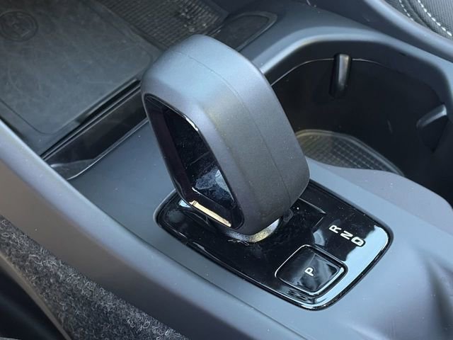 Used 2025 Volvo XC40 B5 Core image 31