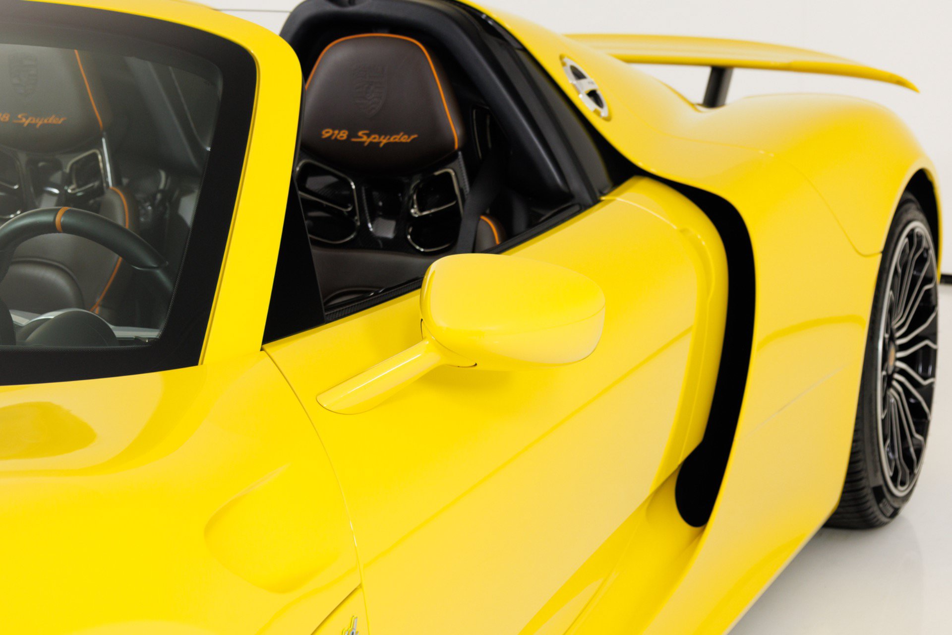 Used 2015 Porsche 918 Spyder AWD/4WD image 52