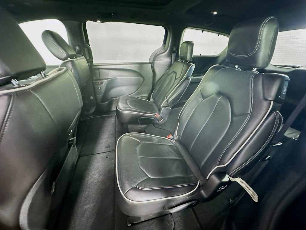 Certified 2025 Chrysler Pacifica Limited image 34