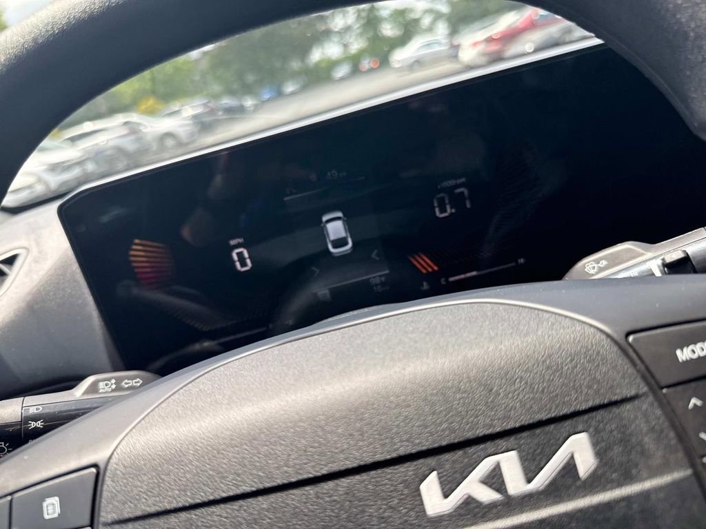 New 2025 Kia K4 LXS image 14