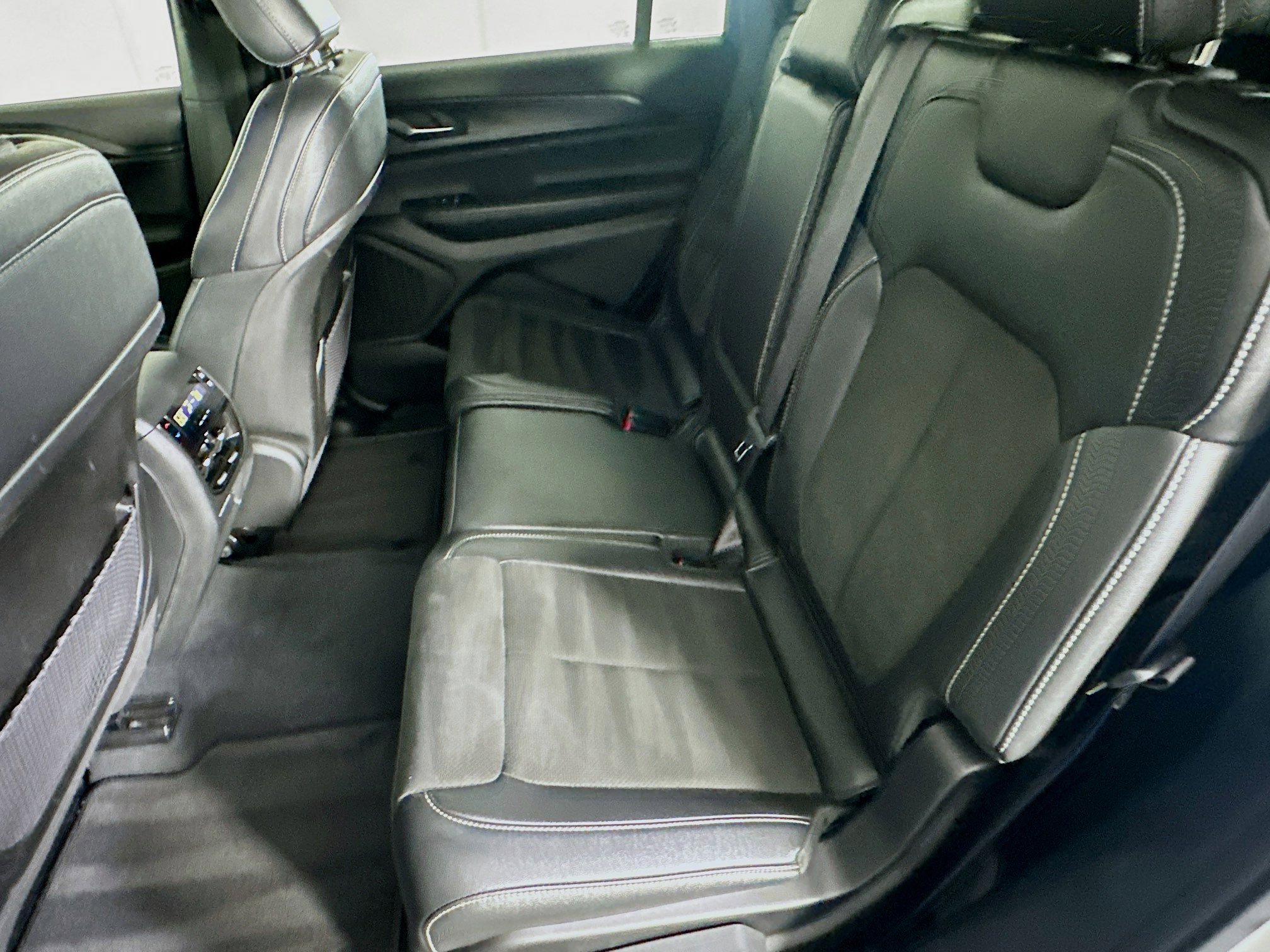 Used 2024 Jeep Grand Cherokee L Laredo image 27