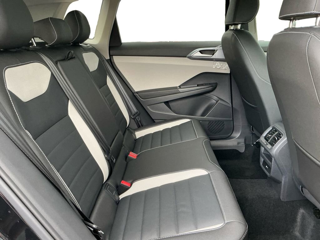 New 2025 Volkswagen Taos SEL image 18