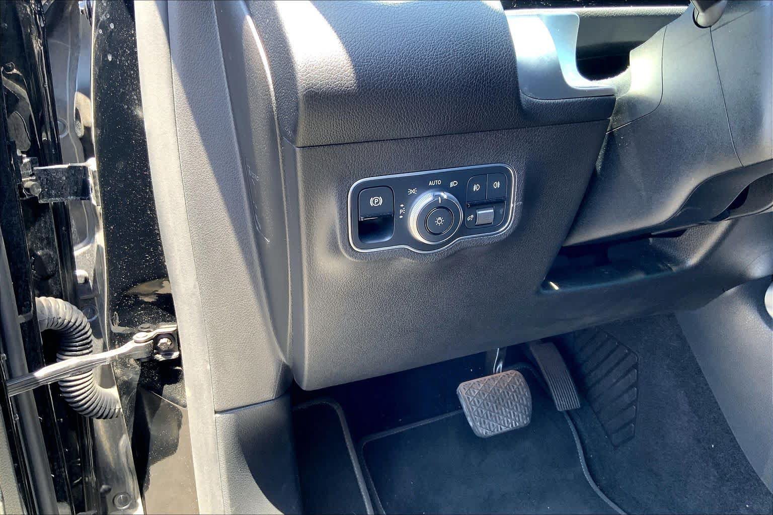 Used 2021 Mercedes-Benz GLB 250 4MATIC image 33