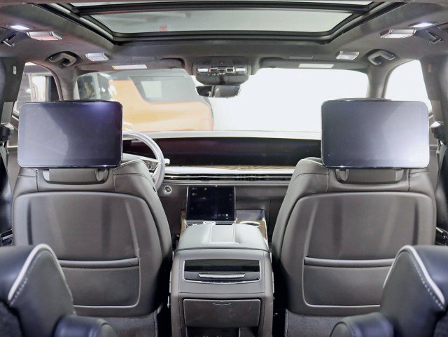 Used 2025 Cadillac Escalade Sport Platinum w/ LPO, ONYX Package AWD/4WD image 40