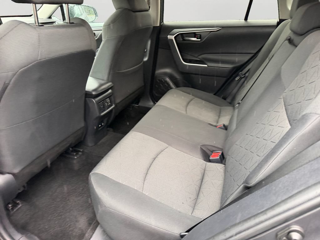 Used 2021 Toyota RAV4 XLE AWD/4WD image 12