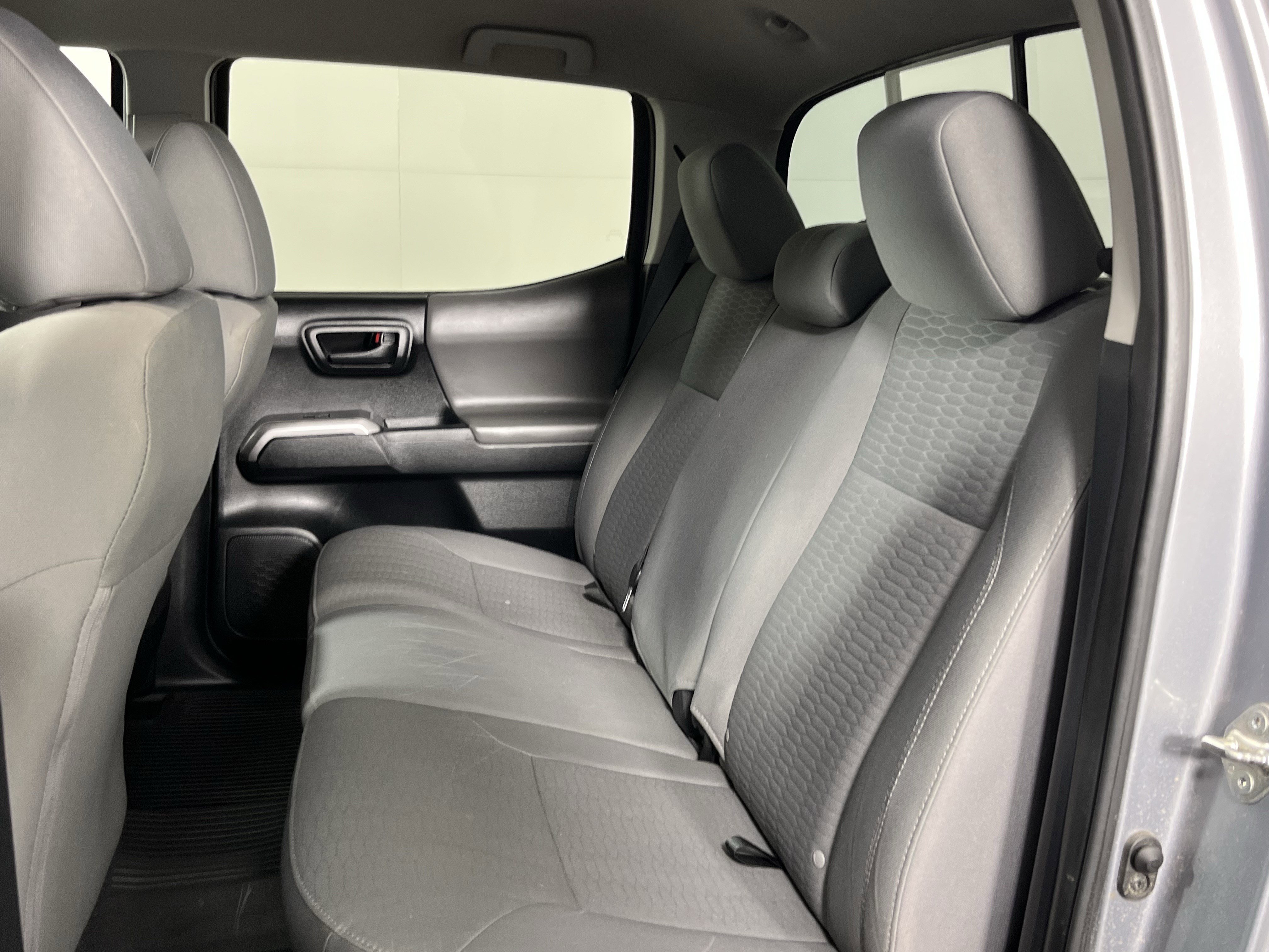 Used 2018 Toyota Tacoma SR5 image 15