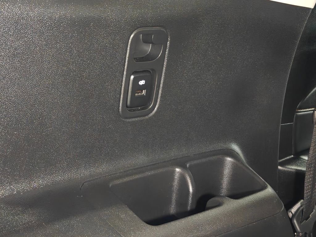 Used 2021 Chevrolet Traverse LT image 29