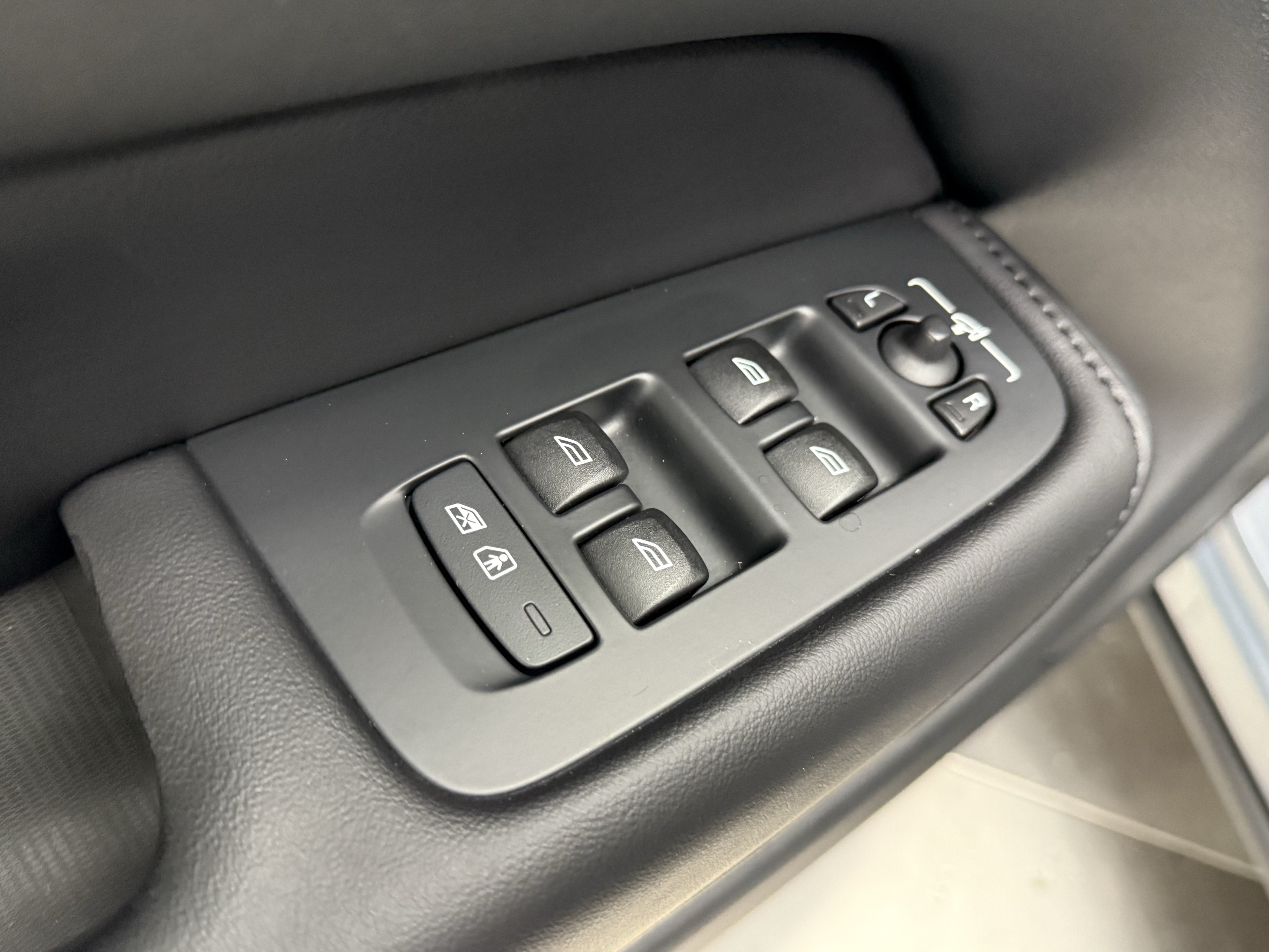 Certified 2023 Volvo XC60 B5 Plus w/ Climate Package FWD image 12