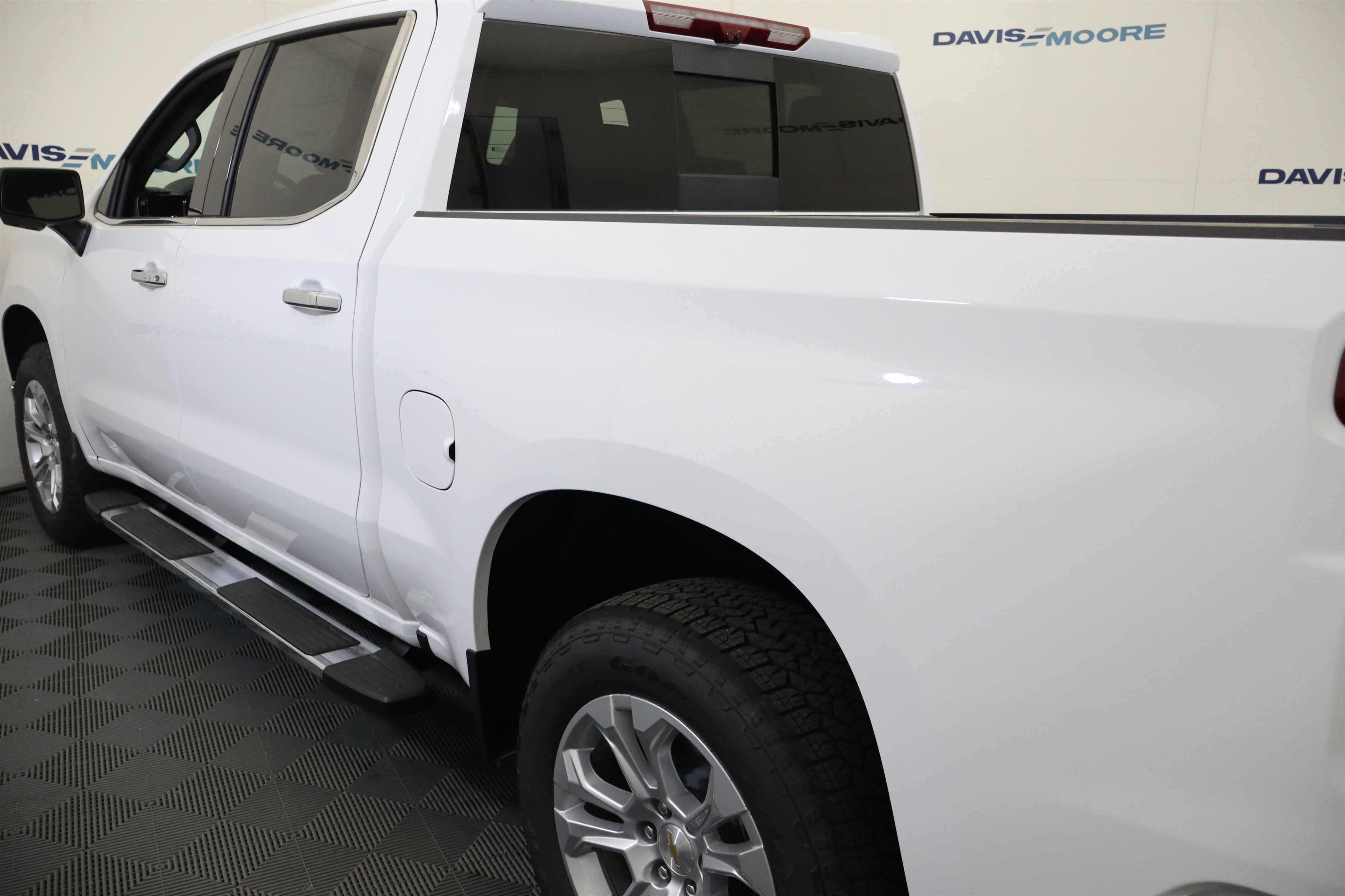 New 2026 Chevrolet Silverado 1500 LTZ w/ LTZ Premium Package AWD/4WD image 11