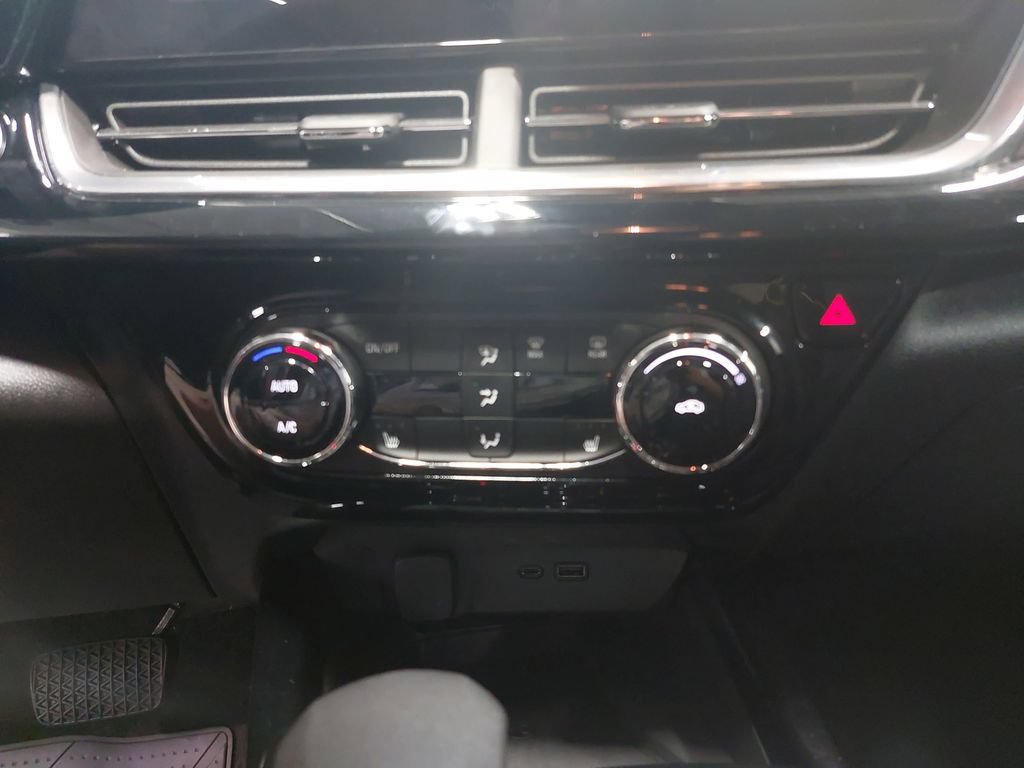 Used 2024 Chevrolet Trax ACTIV w/ Sunroof Package FWD image 20