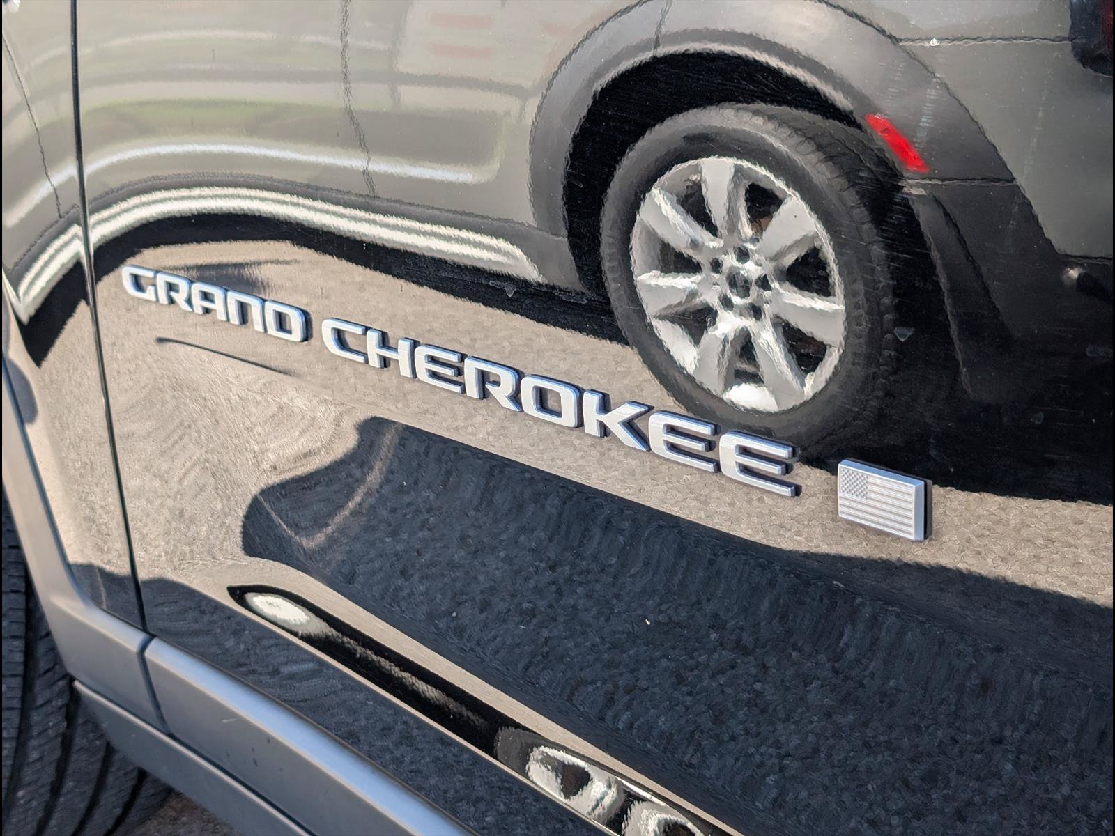 Used 2024 Jeep Grand Cherokee L Limited AWD/4WD image 19