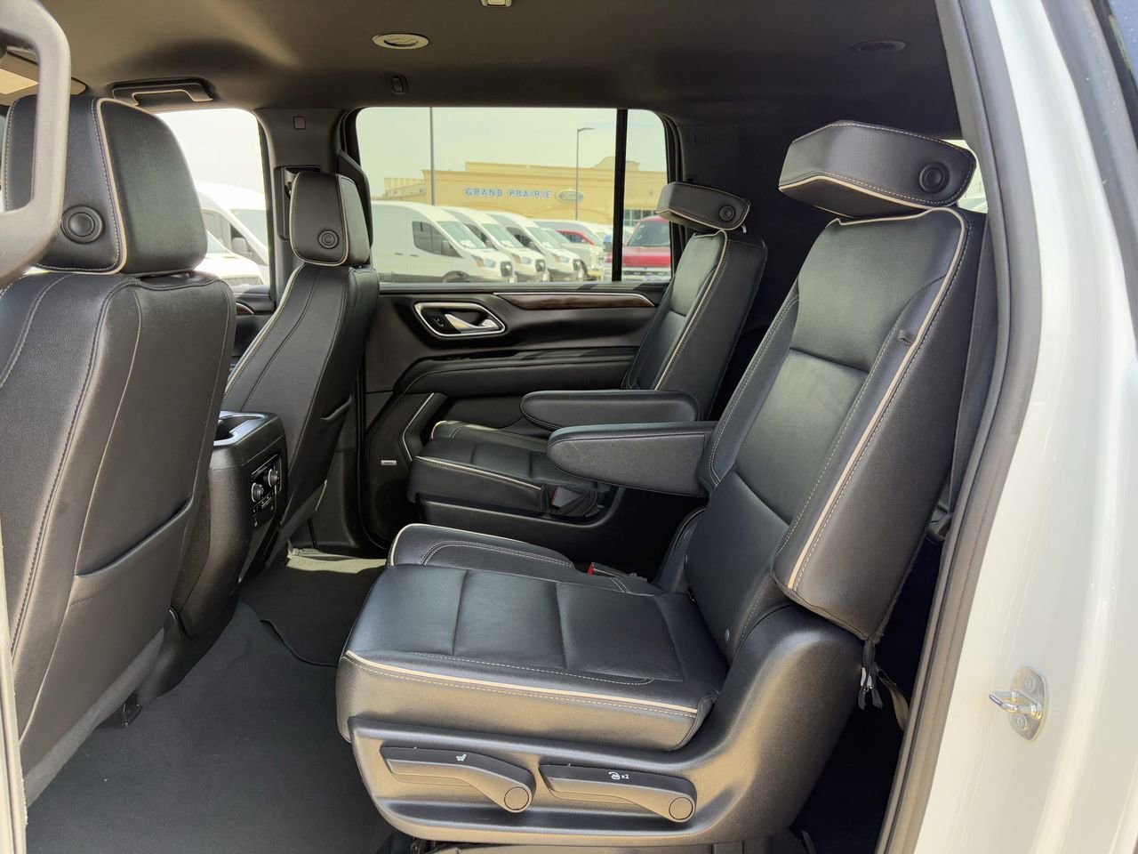 Used 2023 Chevrolet Suburban Premier image 29