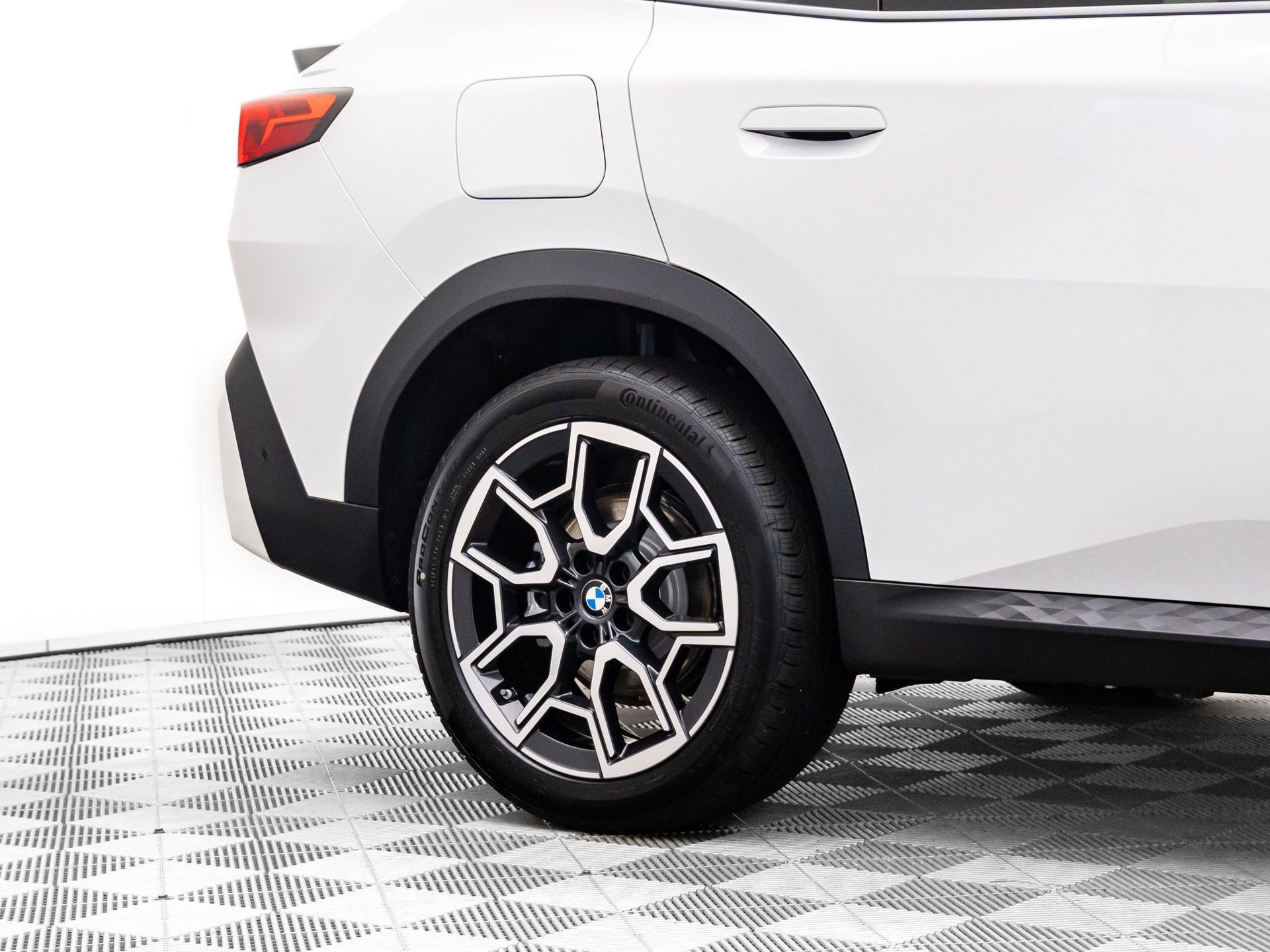 New 2026 BMW X2 xDrive28i w/ Technology Package AWD/4WD image 32