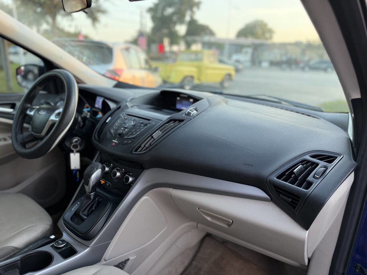 Used 2015 Ford Escape SE image 25