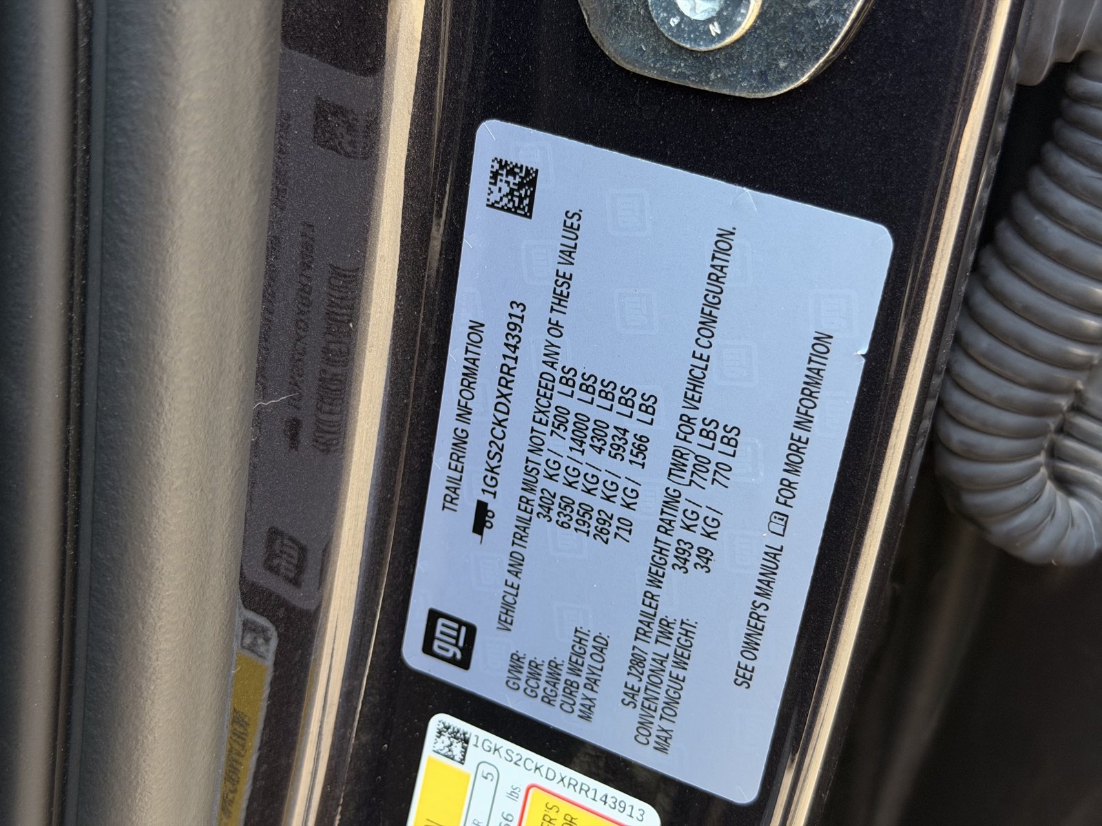 Used 2024 GMC Yukon AT4 w/ Technology Package AWD/4WD image 35