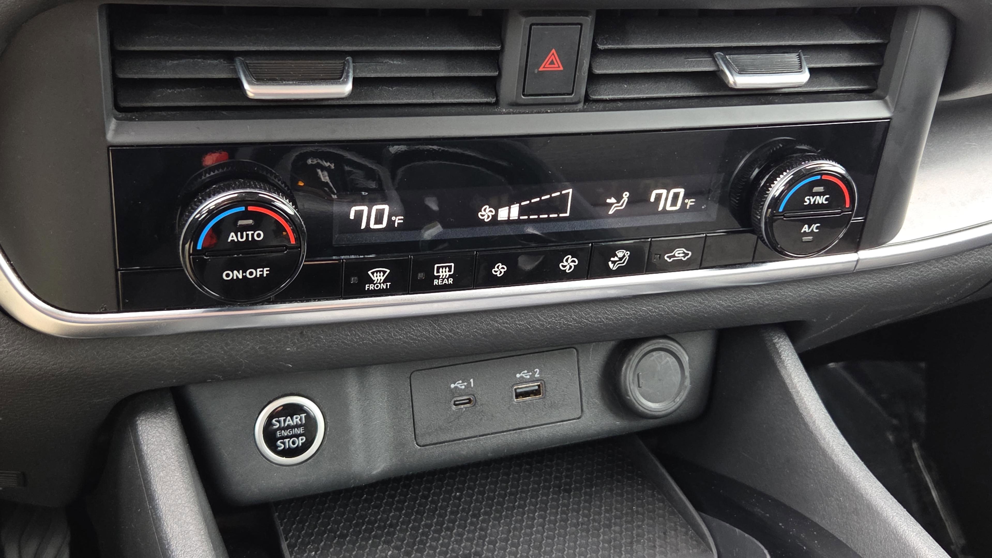 Used 2023 Nissan Rogue SV image 18