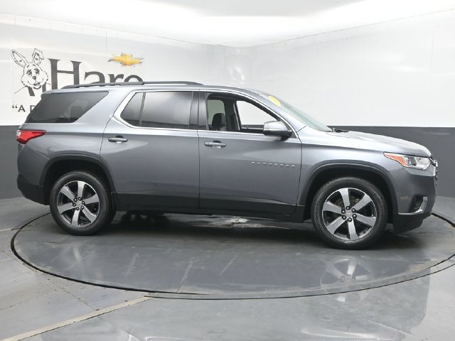 Used 2021 Chevrolet Traverse LT w/ LT Premium Package FWD image 1